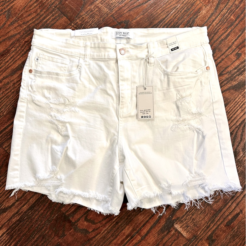 NEW WITH TAG - Judy Blue Mid Rise White Cut off shorts